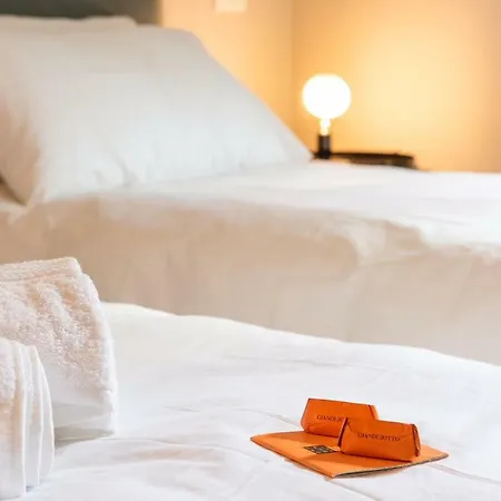 Comfort For Groups & Families In Center Apartment